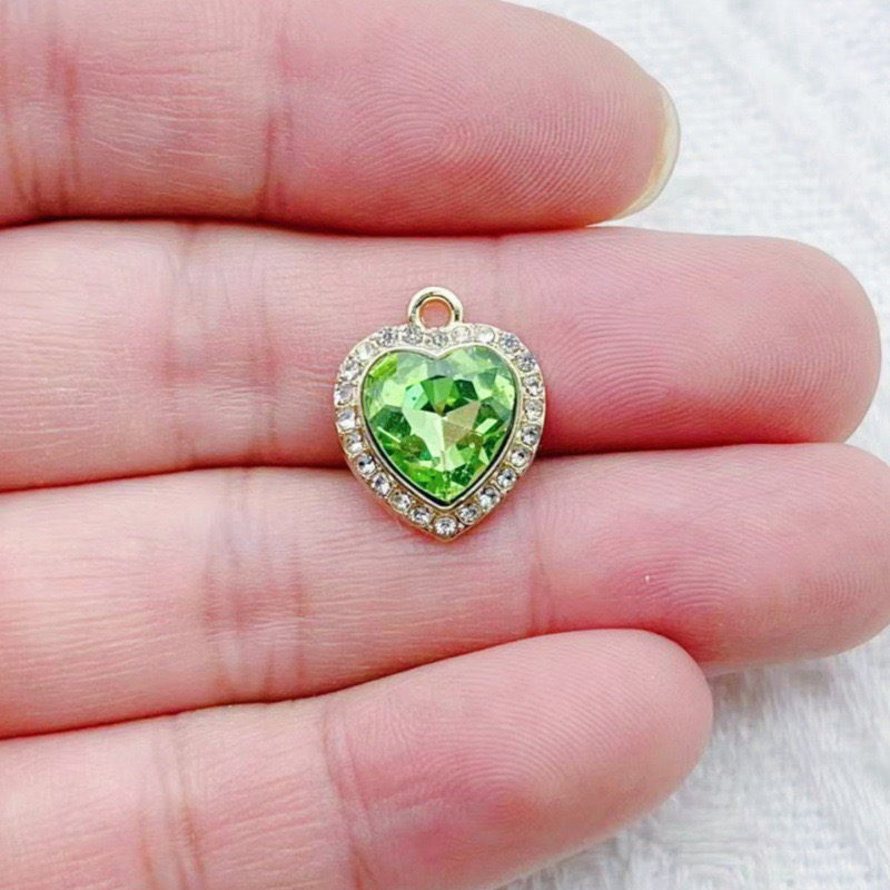 10個のハート型のカラフルな宝石が象嵌されたペンダント、新鮮 - Jewelry Making Earrings のレビューと価格