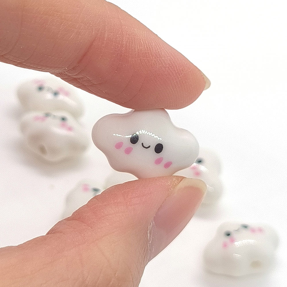 10 個のカラフルなぽっちゃり笑顔の雲白セラミックビーズ D - Jewelry Making For Birthday Party のレビューと価格